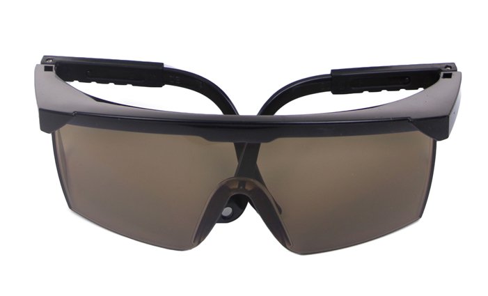 Levně Plastové sluneční brýle č.2 - hnědé